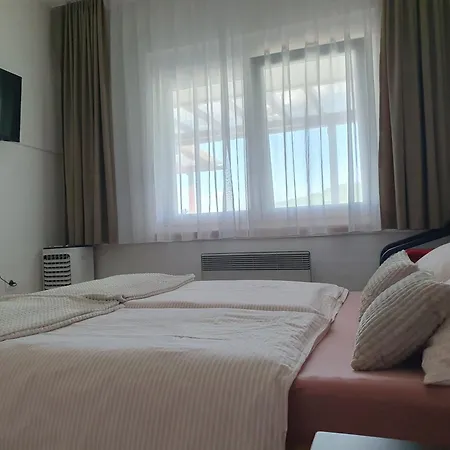 Relax Celebici * كونييتش