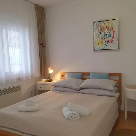 čelebići Na Vodi Apartmán *