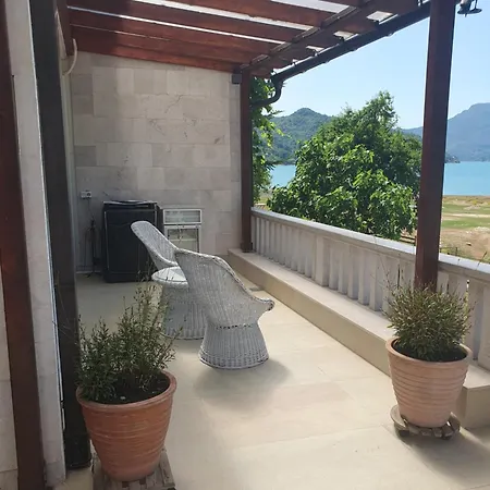 čelebići Na Vodi Apartmán *